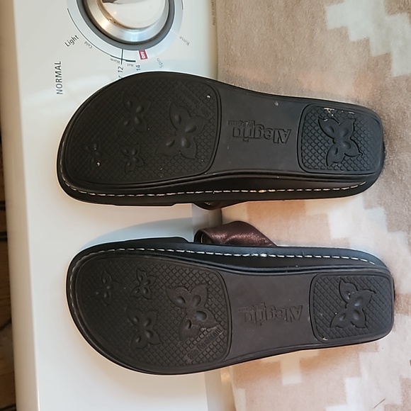 Alegria sandals velcro closure. Very cute sz 8 - Picture 8 of 9